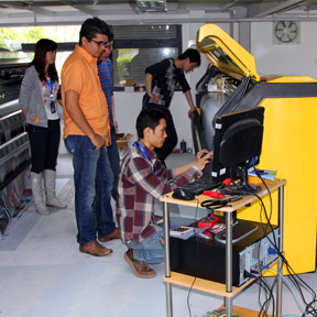 Training Eco Solvent Printer, UV Printer, Digital Textile Printer and Solvent Printer! 